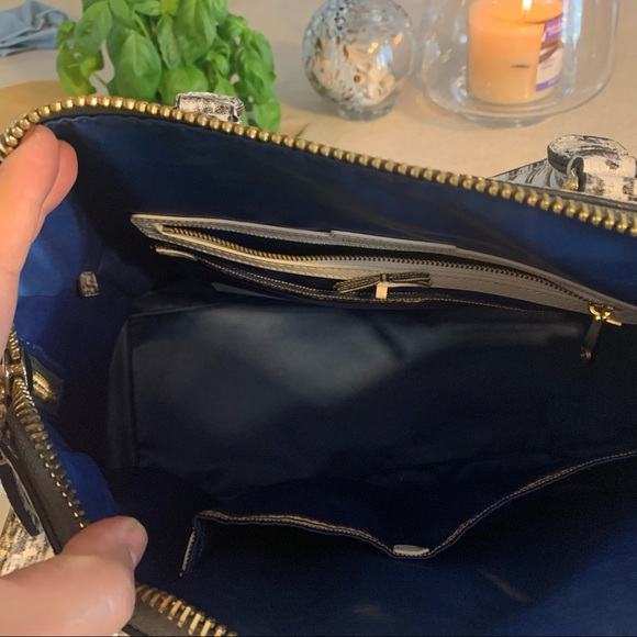 The CARLYLE LG satchel with matching wallet - Picture 9 of 12